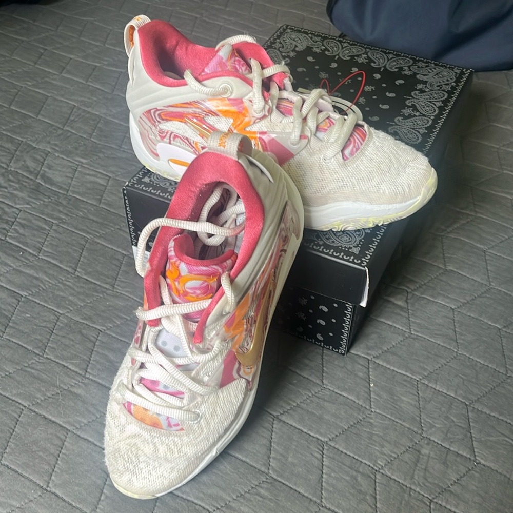 KD15 men’s 8, women’s 9.5